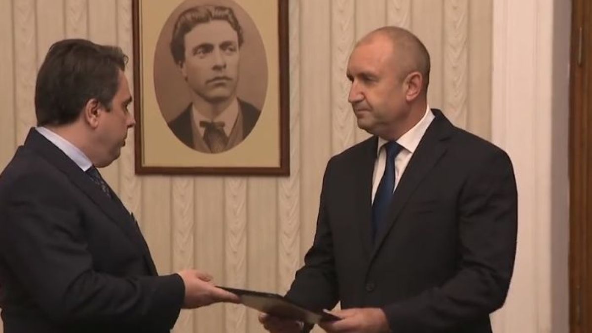 Радев разпореди важни задачи след неуспеха на Василев ВИДЕО