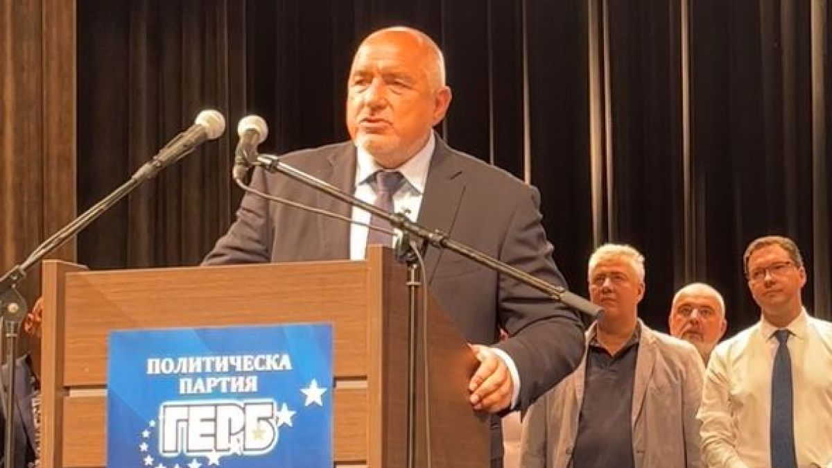 Петков и Василев посърнаха след новината, съобщена от лидера на ГЕРБ ВИДЕО
