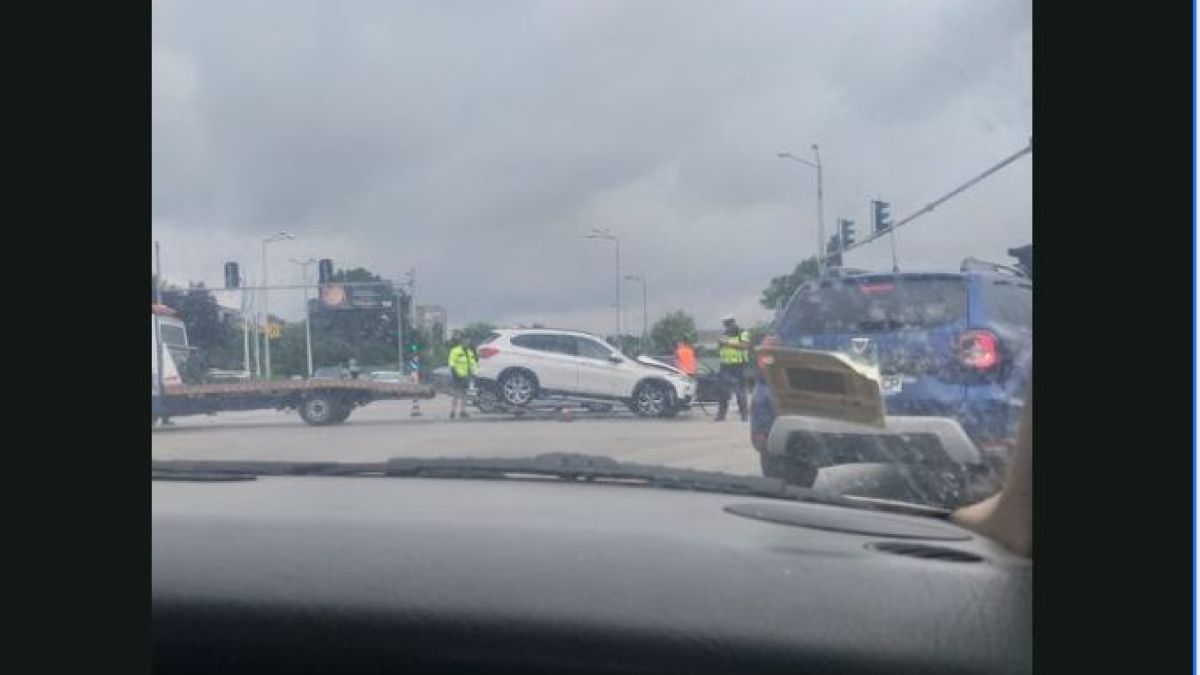 Съпругата на Рашков катастрофира на столичен булевард, бил ли е с нея министърът СНИМКИ