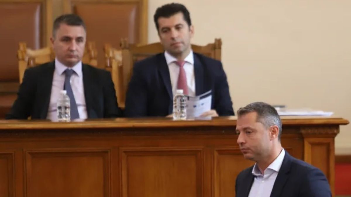 Делян Добрев с як контраудар по Петков заради лъжите му за "Балкански поток"
