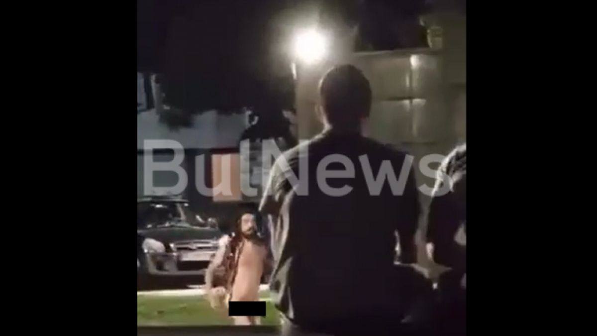 Чисто гол мъж ошашави минувачите на пъпа на Враца СНИМКИ 18+