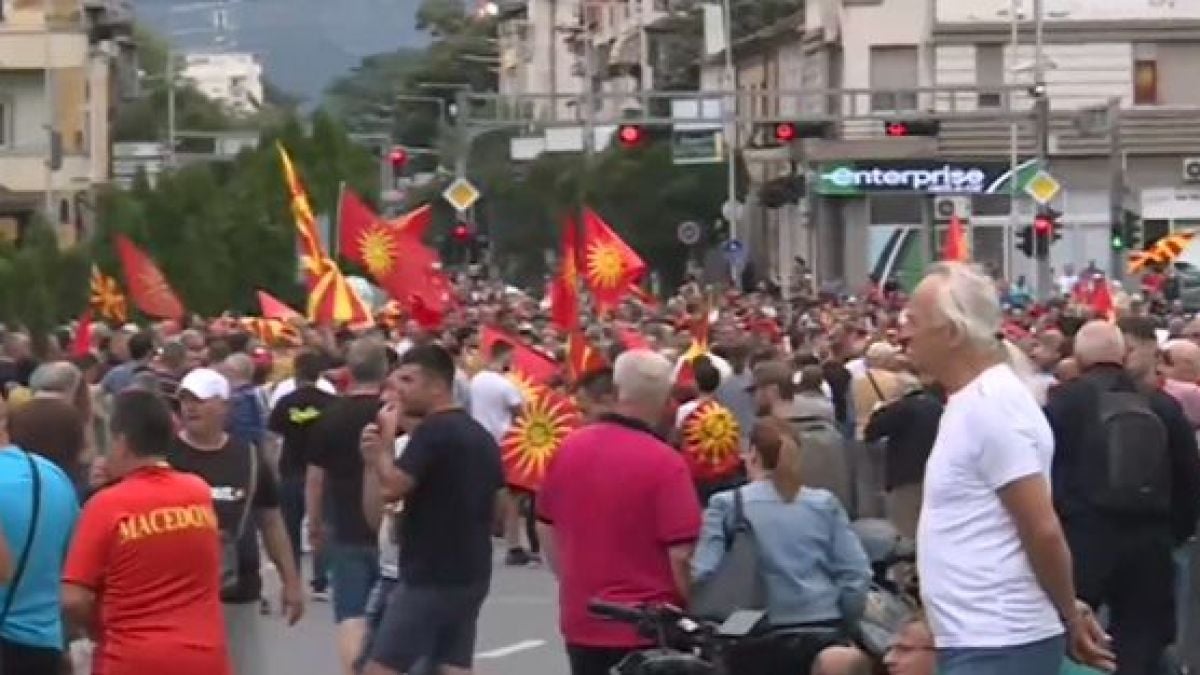 В Скопие пак ври и кипи заради френското предложение 