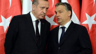 Politico: Ердоган и Орбан подкопават НАТО и го превръщат в посмешище