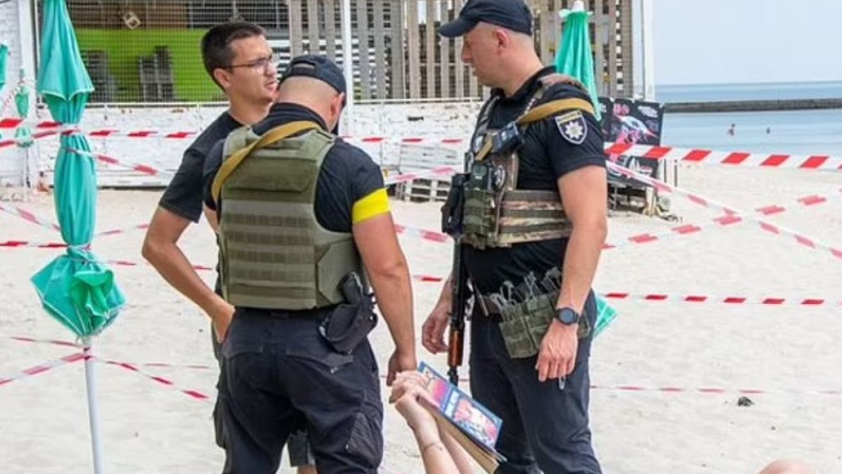 Daily Mail: ВСУ губи по 20 000 войници на месец, раздават повиквателни по плажове и църкви 