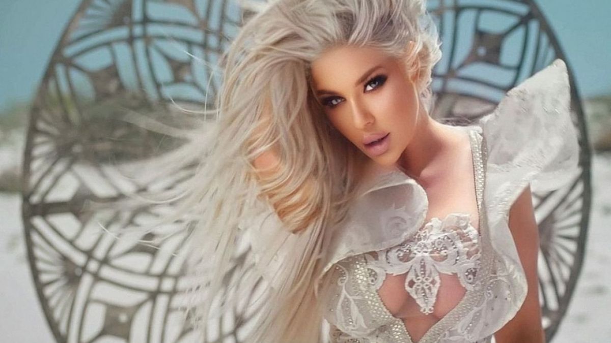 Андреа се пусна чисто гола СНИМКА 18+