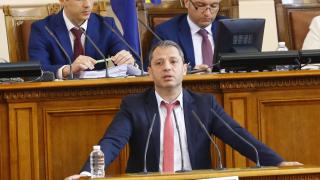 Делян Добрев отново скастри Петков за газа и визитата му в Азербайджан 