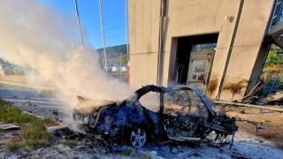 Шофьор изгоря жив в разцепена кола до София ВИДЕО