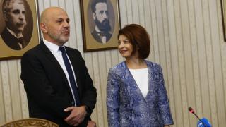 Деси Атанасова разкри какво са си казали с Радев