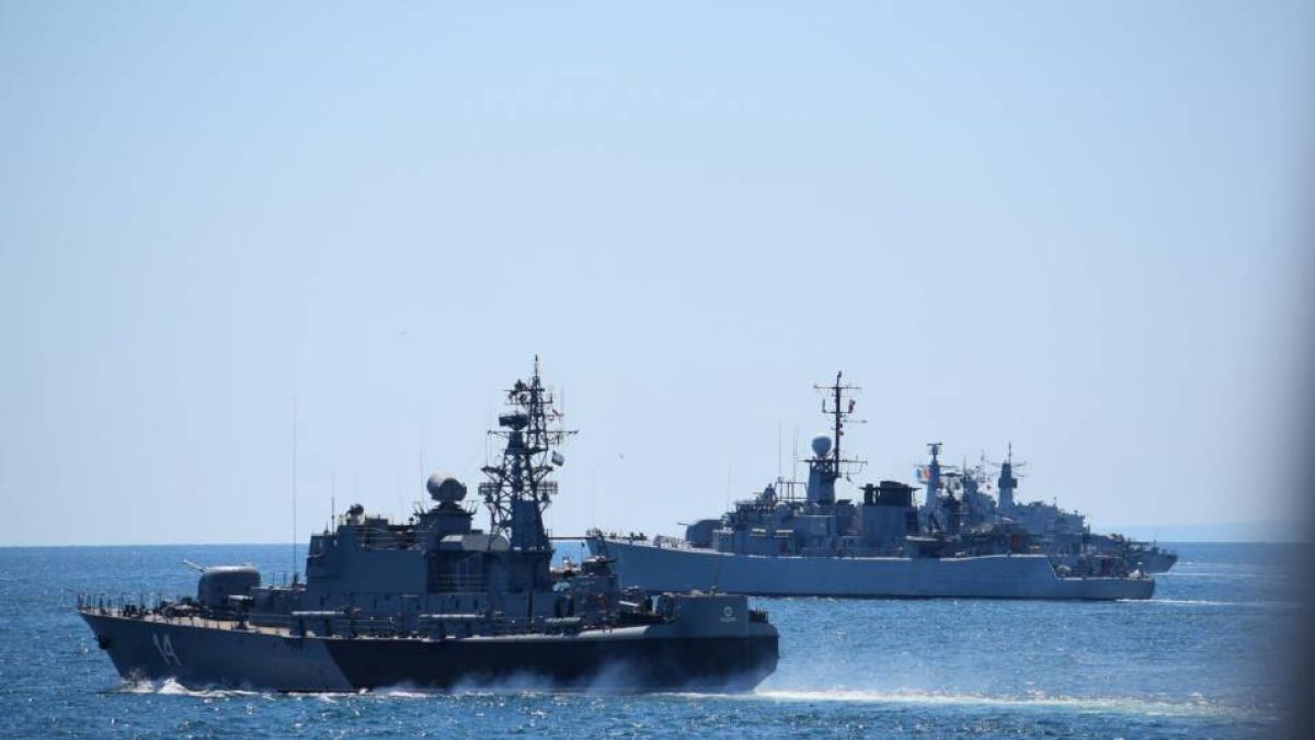 Големи и страшно бойни кораби навлязоха в териториалните ни води, ето какво се случва 