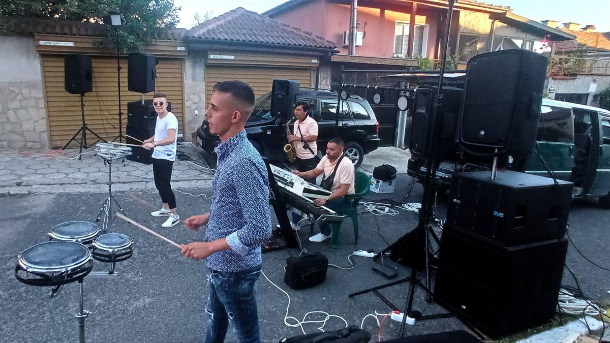Лъсна схемата на гастарбайтерите от Момчилград: Трупат пачки за...