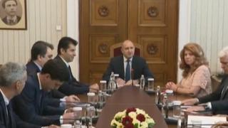 Искри прехвърчат между Радев и Петков на консултациите за третия мандат ВИДЕО