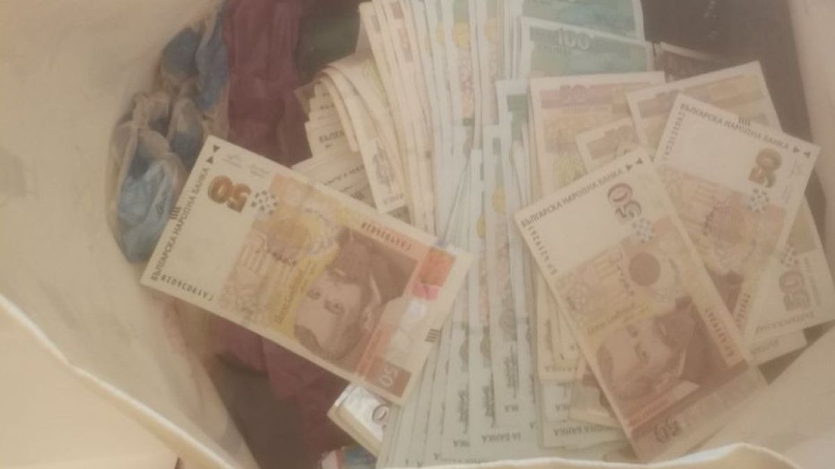 Полицаи влязоха в дома на  51-г. чужденец във Варна и зяпнаха СНИМКИ