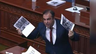 Бой, вувузели, палежи и безумни циркове взривиха парламента в Скопие ВИДЕО