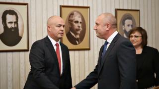 Обрат с мандата: Ето на кого ще го връчи президента 