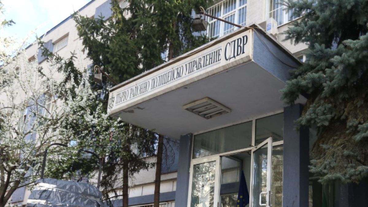 Мощен протест пред Първо РПУ в София заради Семерджиев