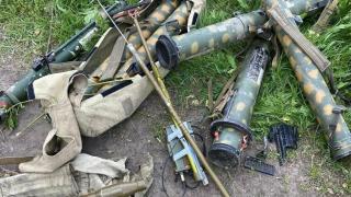 Украински военни се похвалиха с трофеи от последните битки СНИМКИ