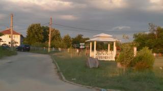 Критични часове за блъснатото дете в Старосел, кметът карал едва с...