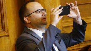 Гробокопачът на СДС пръска хиляди левове да си прави реклама!