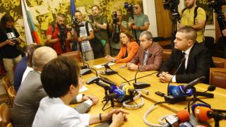 Нинова хвърли ръкавицата към ИТН, а Тошко Йорданов захапа стръвнишки... БЛИЦ TV