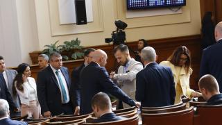 В парламента ще бъде горещо, гледат закон "бухалка" БЛИЦ TV