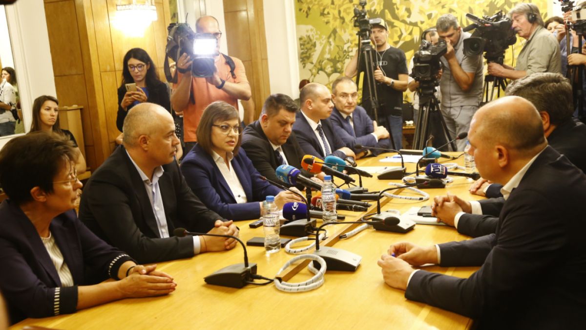 БСП и ДБ седнаха на една маса, а Нинова призна пред Иванов, че ИТН... ВИДЕО