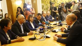 БСП и ДБ седнаха на една маса, а Нинова призна пред Иванов, че ИТН... ВИДЕО