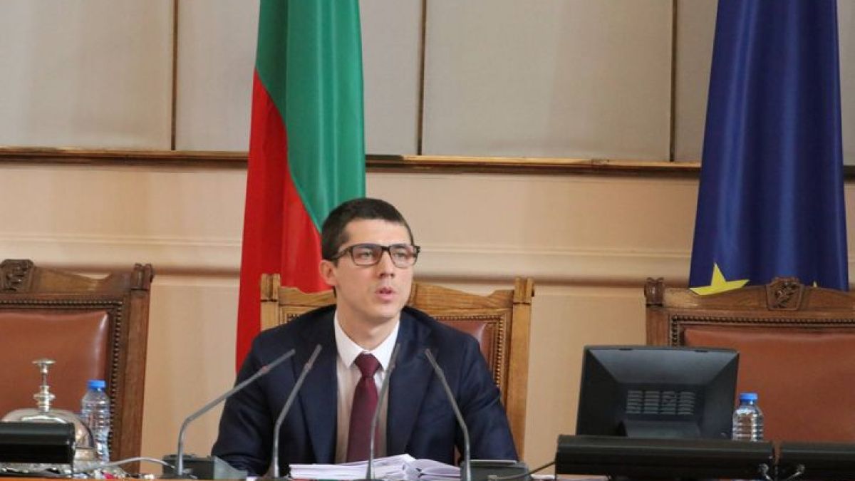 Бомба! Още в петък гласуват оставката на годеника на Лена като шеф на НС