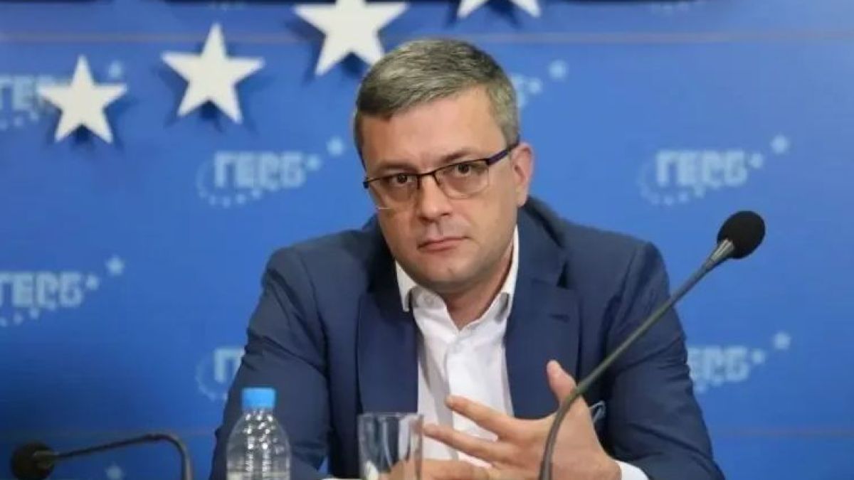 Биков призова Нинова веднага да върне третия мандат и Радев да насочи избори