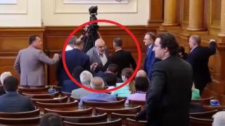 Депутатите на косъм от бой в НС! БЛИЦ TV