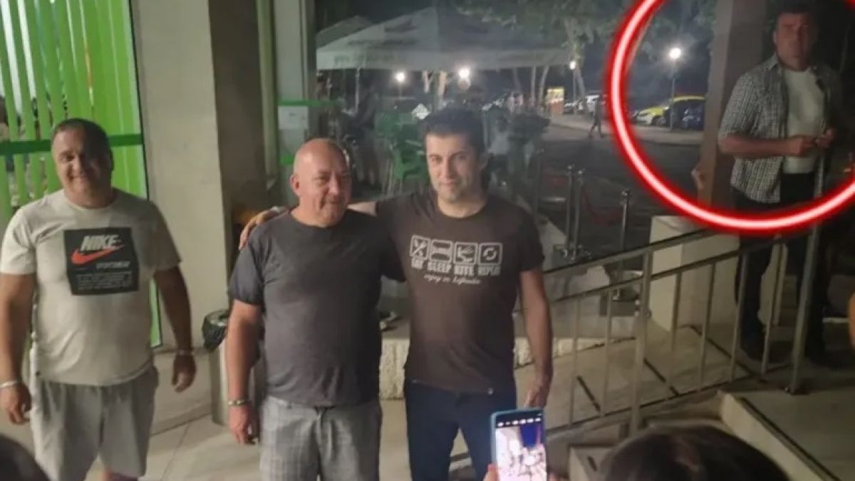 Петков забърка нов скандал с плажната си изцепка на Корал СНИМКИ
