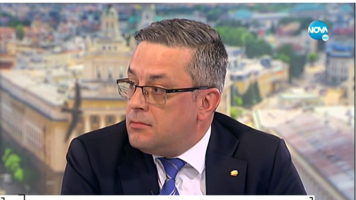 Биков изчерви ефира с апел към Лора Крумова заради Петков и Лена!