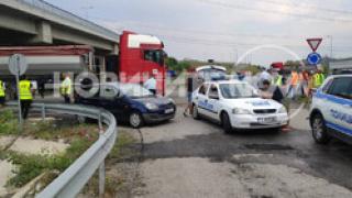 Камион блъсна кола с бебе по време на протеста на пътищарите в Благоевград ВИДЕО