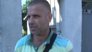 Няма такъв куриоз! Полицай срещна мъж, нарамил килим, позна го и... ВИДЕО