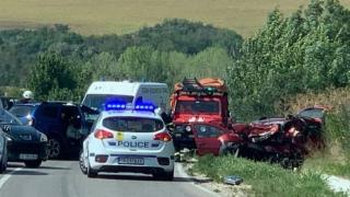 Брутална катастрофа с двама загинали на най-смъртоносния път в Северна България СНИМКИ