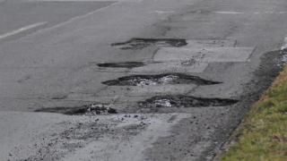 Никога пътищата в България не са били в такова окаяно състояние, побесня Андролова