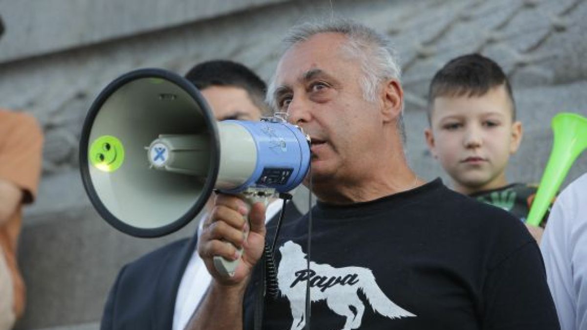Скандалът расте: Намеси се бащата на Кирил Петков, на никого не отиват такива грозни думи