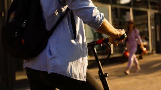 Докога? Момче полетя с тротинетка в Габрово, но изгуби контрол и...