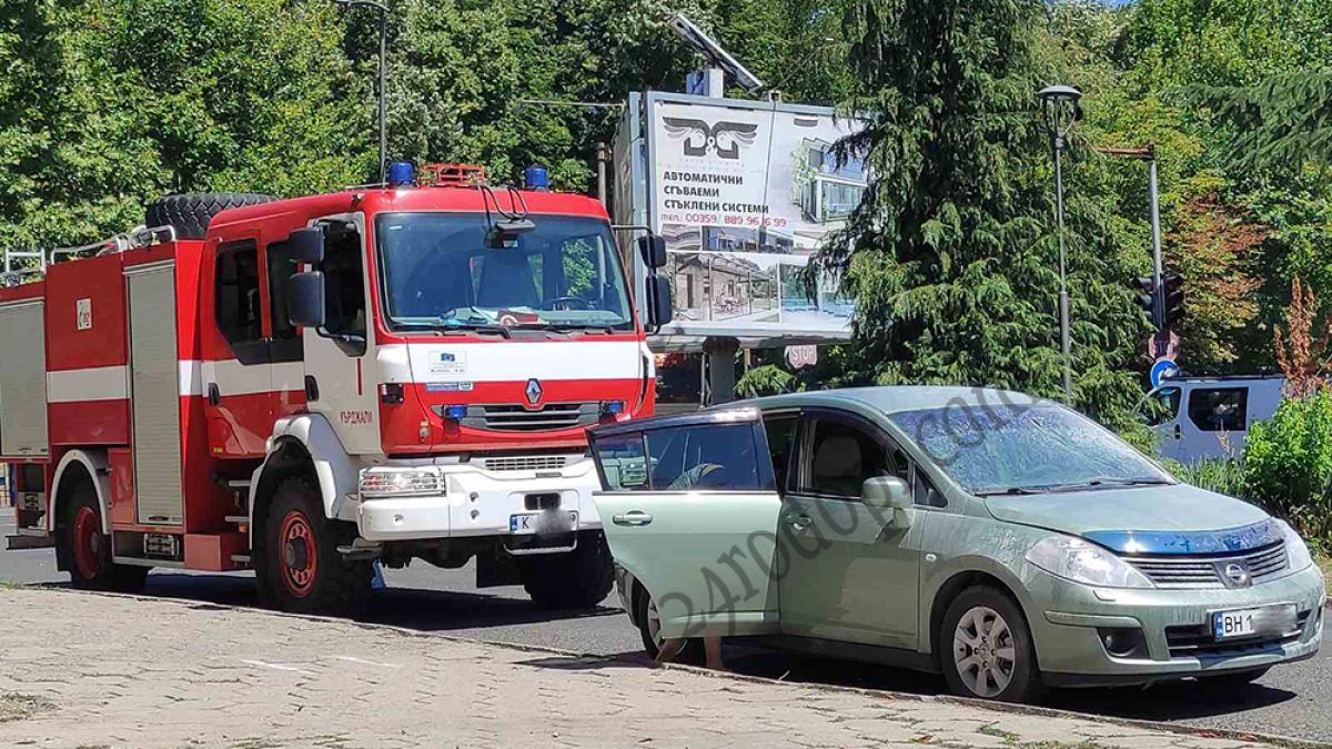 Автомобил на украински бежанци пламна като факла в Кърджали СНИМКА