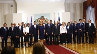 Радев влиза в изборите с номера на Царя, интрига с партията, която ще го изстреля