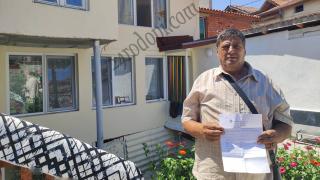 Пълен абсурд в Кърджали: 30 фантома изхвърлиха Саба от собствения му адрес ВИДЕО