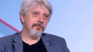 Проф. Витанов: В пика на вълната сме, следващата идва...