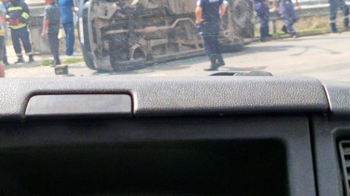 Голямо мазало на бул. "Сливница" в София, има полиция и пожарна СНИМКИ