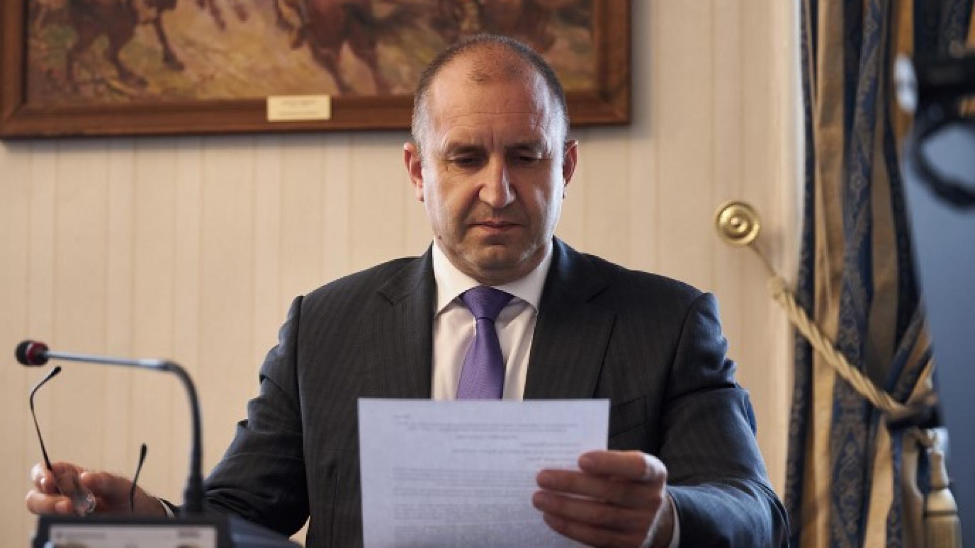 Радев потъна в скръб заради смъртта на бащата на негов министър