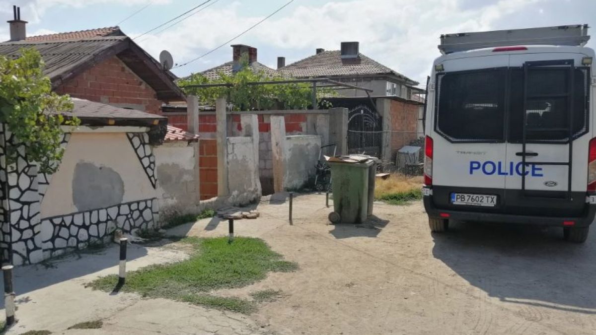 Още шокиращи разкрития за тройния убиец от Рогош, хванали го да...