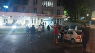 Почина бащата на двама братя, пребит от банда роми в Лом