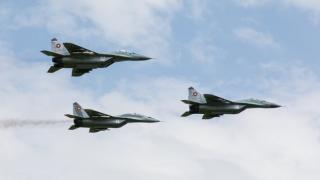 Военни самолети край Пловдив вбесиха хората