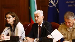 Военното министерство с важно уточнение за ремонтите на вертолети за Украйна