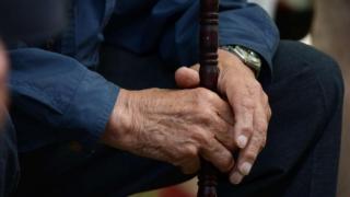 Брутален побой над пенсионер заради 370 лв. потресе Пловдивско 