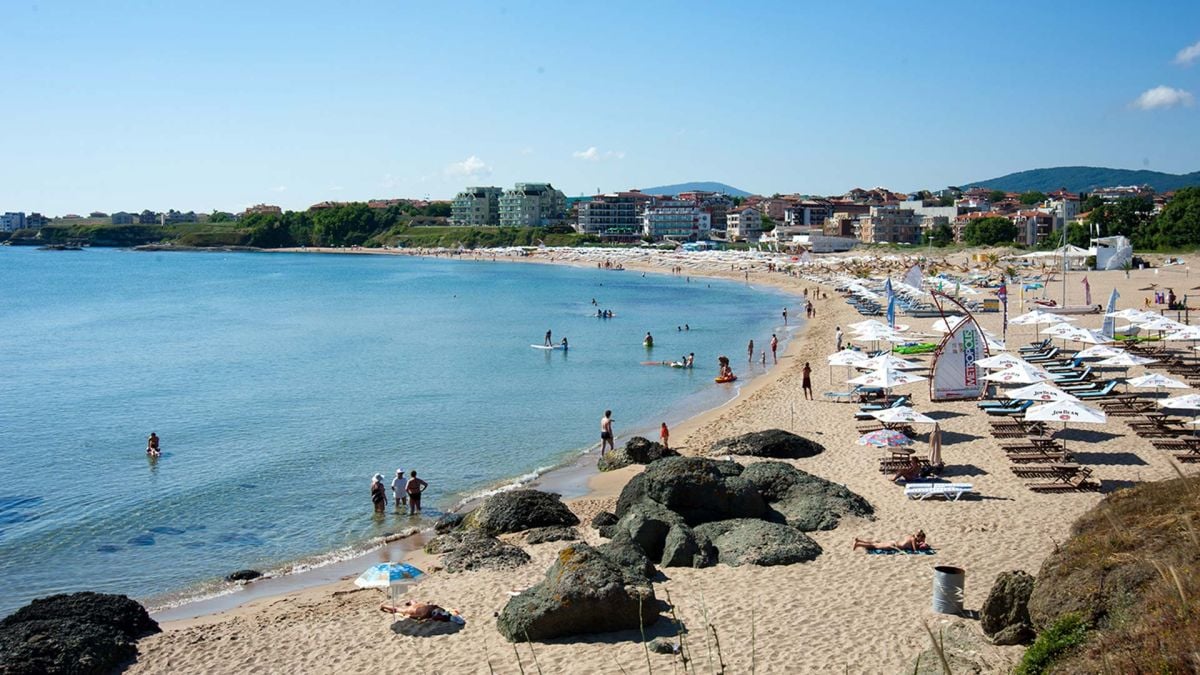Само в БЛИЦ! Обрат със скандала с учителката, завела деца на плажа в Албена