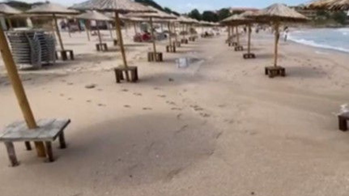 Стряскаща гледка от известен наш плаж посред лято ВИДЕО 